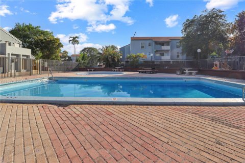 Condominio en venta en Hialeah, Florida, 2 dormitorios, 87.14 m2 № 1986045 - foto 23
