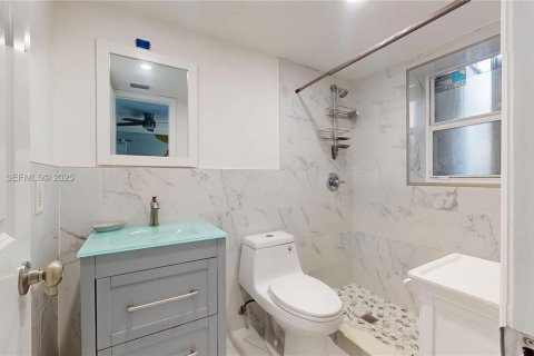 Condominio en venta en Hialeah, Florida, 2 dormitorios, 87.14 m2 № 1986045 - foto 13