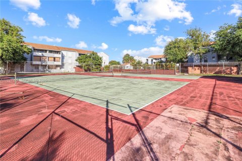 Condominio en venta en Hialeah, Florida, 2 dormitorios, 87.14 m2 № 1986045 - foto 22