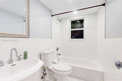 Condominio en venta en Hialeah, Florida, 2 dormitorios, 87.14 m2 № 1986045 - foto 16