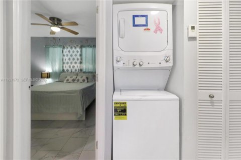 Condominio en venta en Hialeah, Florida, 2 dormitorios, 87.14 m2 № 1986045 - foto 17