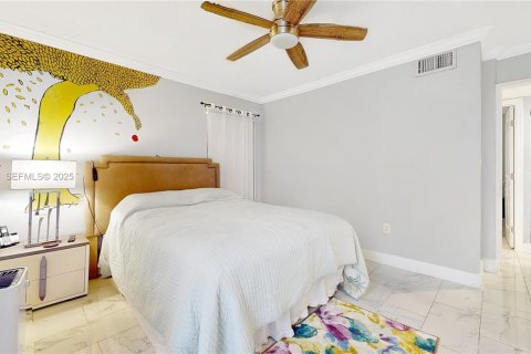 Condominio en venta en Hialeah, Florida, 2 dormitorios, 87.14 m2 № 1986045 - foto 11