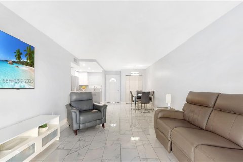 Condominio en venta en Hialeah, Florida, 2 dormitorios, 87.14 m2 № 1986045 - foto 10