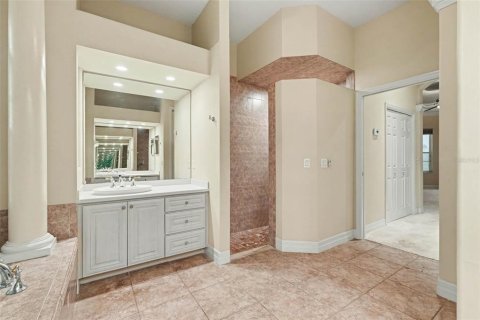 House in Dade City, Florida 4 bedrooms, 272.3 sq.m. № 2418550 - photo 28