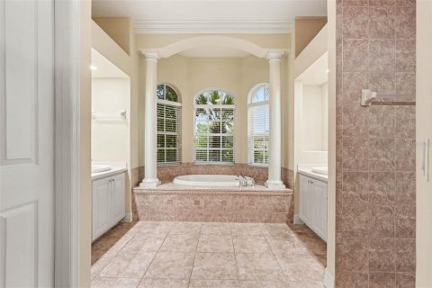 House in Dade City, Florida 4 bedrooms, 272.3 sq.m. № 2418550 - photo 29