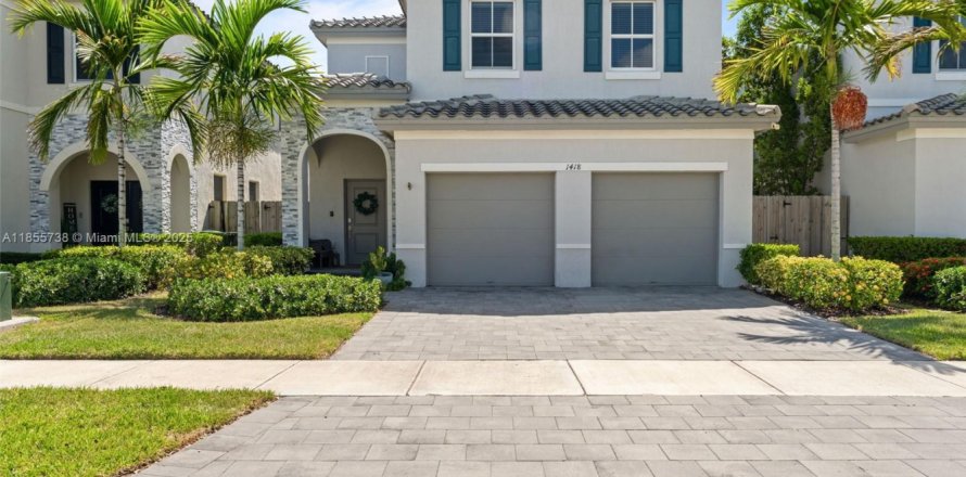 House in Homestead, Florida 5 bedrooms, 269.88 sq.m. № 1877965