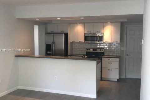 Villa ou maison à louer à Miami, Floride: 3 chambres, 220.55 m2 № 1971562 - photo 2