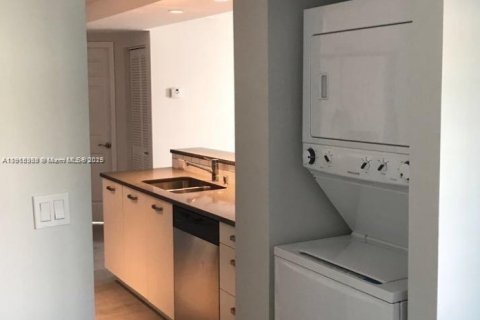 Villa ou maison à louer à Miami, Floride: 3 chambres, 220.55 m2 № 1971562 - photo 8