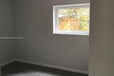 Villa ou maison à louer à Miami, Floride: 3 chambres, 220.55 m2 № 1971562 - photo 5