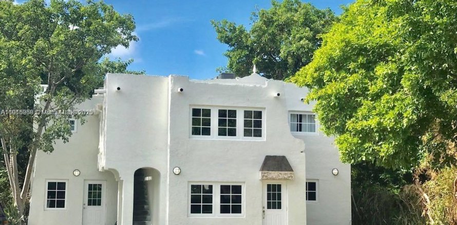 Villa ou maison à Miami, Floride 3 chambres, 220.55 m2 № 1971562