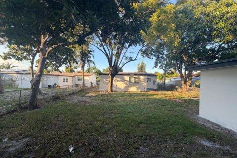 House in Hollywood, Florida 4 bedrooms, 104.42 sq.m. № 1963590 - photo 12