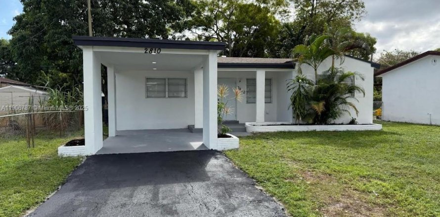 House in Hollywood, Florida 4 bedrooms, 104.42 sq.m. № 1963590