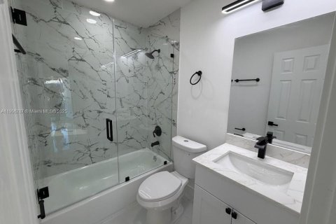 House in Hollywood, Florida 4 bedrooms, 104.42 sq.m. № 1963590 - photo 5