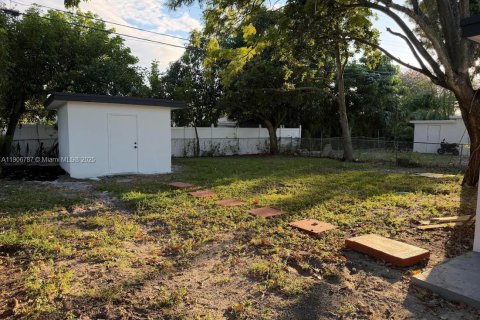 House in Hollywood, Florida 4 bedrooms, 104.42 sq.m. № 1963590 - photo 11