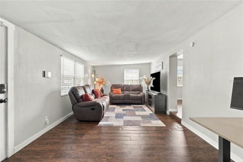 Casa en venta en Pinellas Park, Florida, 3 dormitorios, 98.1 m2 № 2399065 - foto 2