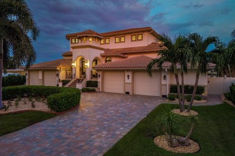 Villa ou maison à vendre à Saint Petersburg, Floride: 3 chambres, 341.23 m2 № 1915535 - photo 4
