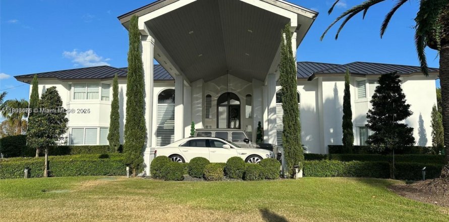 Дом в Майами, Флорида 7 спален, 648.74м2 № 1955681