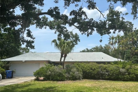 House in Saint Petersburg, Florida 4 bedrooms, 229.47 sq.m. № 1680620 - photo 1