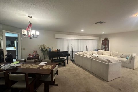 House in Saint Petersburg, Florida 4 bedrooms, 229.47 sq.m. № 1680620 - photo 8