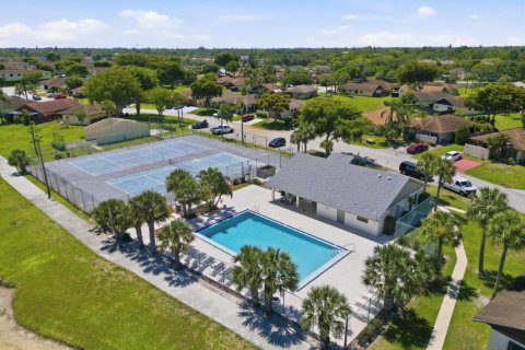 House in West Palm Beach, Florida 3 bedrooms, 120.03 sq.m. № 2083353 - photo 15