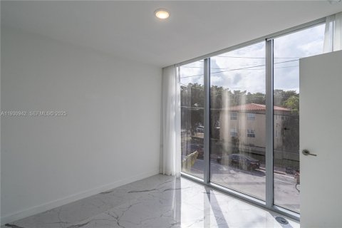 Снять в аренду квартиру в Майами-Бич, Флорида 2 спальни, 86.21м2, № 1989588 - фото 15