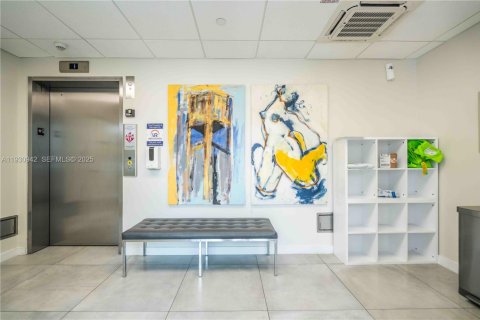 Снять в аренду квартиру в Майами-Бич, Флорида 2 спальни, 86.21м2, № 1989588 - фото 21