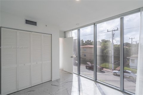 Снять в аренду квартиру в Майами-Бич, Флорида 2 спальни, 86.21м2, № 1989588 - фото 9