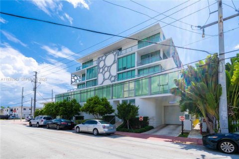 Снять в аренду квартиру в Майами-Бич, Флорида 2 спальни, 86.21м2, № 1989588 - фото 24