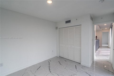 Снять в аренду квартиру в Майами-Бич, Флорида 2 спальни, 86.21м2, № 1989588 - фото 10