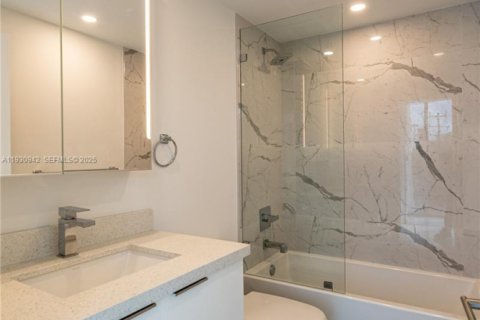 Снять в аренду квартиру в Майами-Бич, Флорида 2 спальни, 86.21м2, № 1989588 - фото 12