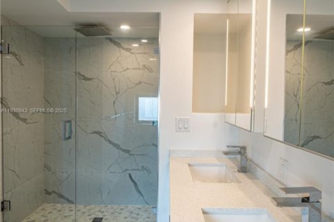 Снять в аренду квартиру в Майами-Бич, Флорида 2 спальни, 86.21м2, № 1989588 - фото 16