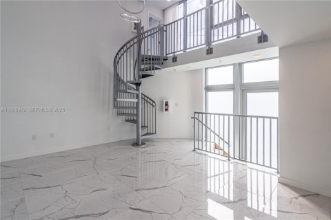 Снять в аренду квартиру в Майами-Бич, Флорида 2 спальни, 86.21м2, № 1989588 - фото 3