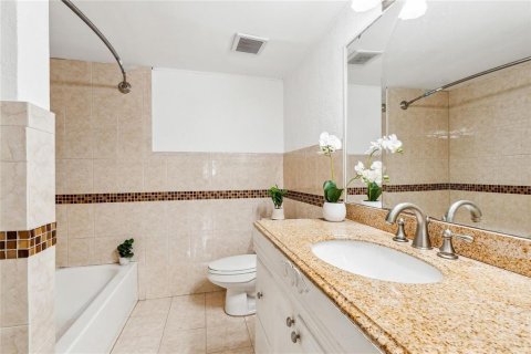 Condominio en venta en Oakland Park, Florida, 2 dormitorios, 83.61 m2 № 2083903 - foto 9