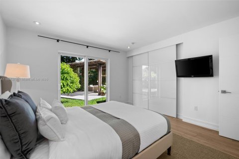 Villa ou maison à louer à Miami, Floride: 4 chambres, 378.58 m2 № 1946604 - photo 15
