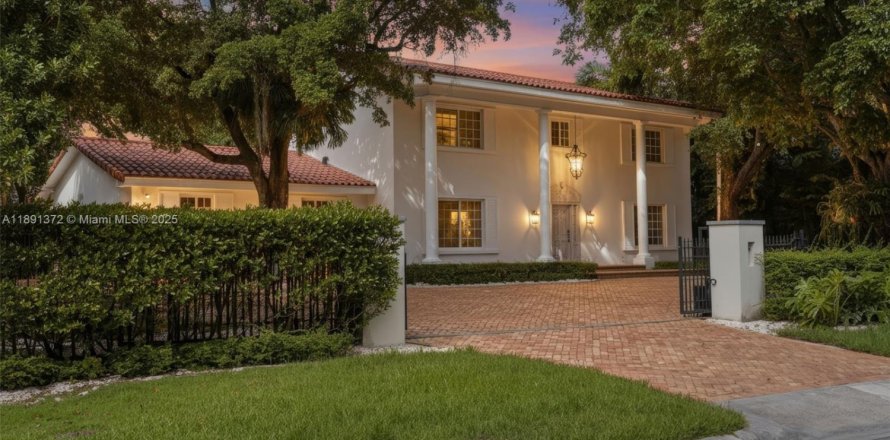 Villa ou maison à Miami, Floride 4 chambres, 378.58 m2 № 1946604