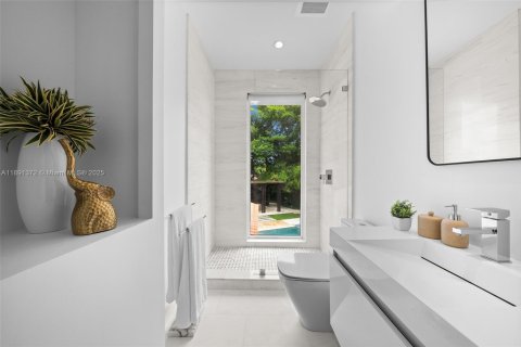 Villa ou maison à louer à Miami, Floride: 4 chambres, 378.58 m2 № 1946604 - photo 16