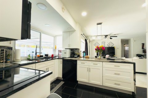 Купить виллу или дом в Помпано-Бич, Флорида 5 комнат, 115.01м2, № 2262030 - фото 12