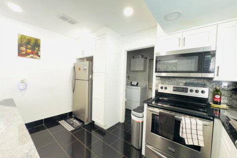 Купить виллу или дом в Помпано-Бич, Флорида 5 комнат, 115.01м2, № 2262030 - фото 16