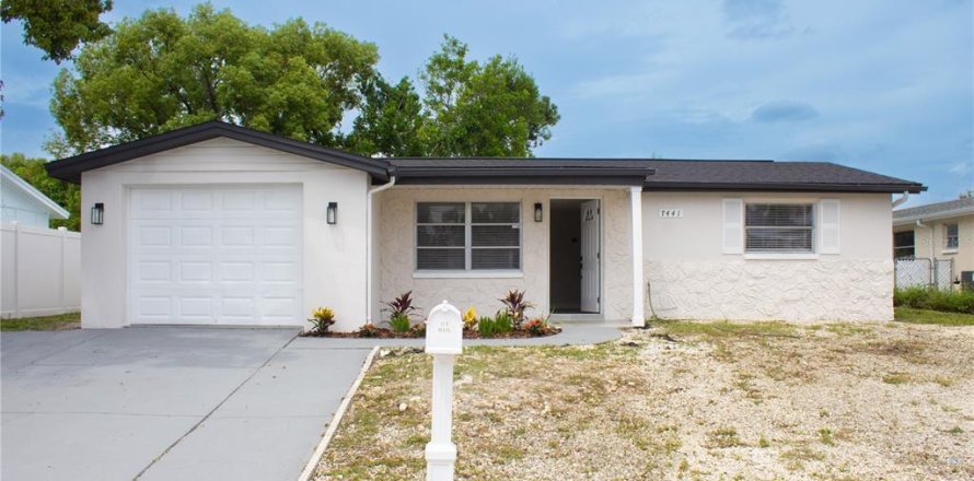 Casa en Port Richey, Florida 3 dormitorios, 103.68 m2 № 1917649
