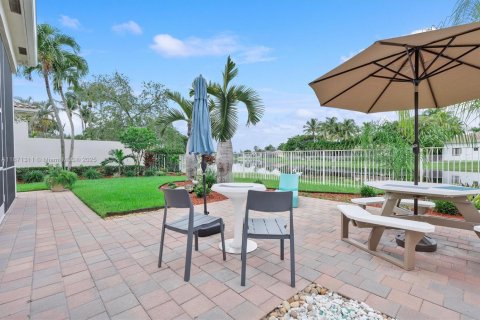 House in Weston, Florida 3 bedrooms, 227.24 sq.m. № 1930769 - photo 28