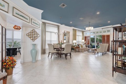 House in Weston, Florida 3 bedrooms, 227.24 sq.m. № 1930769 - photo 5