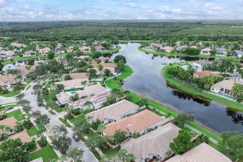 House in Weston, Florida 3 bedrooms, 227.24 sq.m. № 1930769 - photo 2