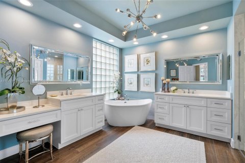 House in Weston, Florida 3 bedrooms, 227.24 sq.m. № 1930769 - photo 18