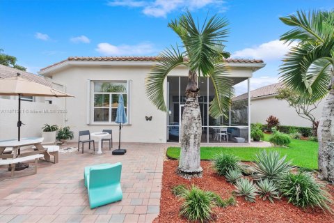 House in Weston, Florida 3 bedrooms, 227.24 sq.m. № 1930769 - photo 29