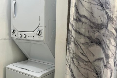 Купить виллу или дом в Холливуд, Флорида 3 спальни, 85.84м2, № 1997078 - фото 24