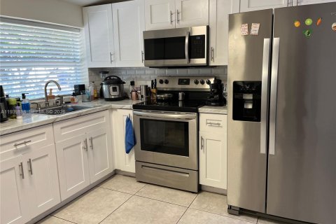 House in Hollywood, Florida 3 bedrooms, 85.84 sq.m. № 1997078