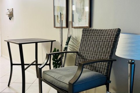 Condo in Pompano Beach, Florida, 1 bedroom  № 922388 - photo 1