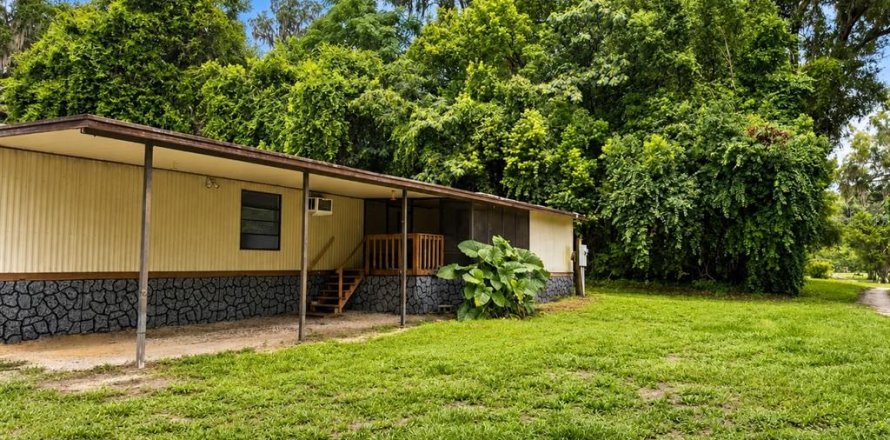Commercial property in Ocala, Florida 7 bedrooms, 164.34 sq.m. № 2199038