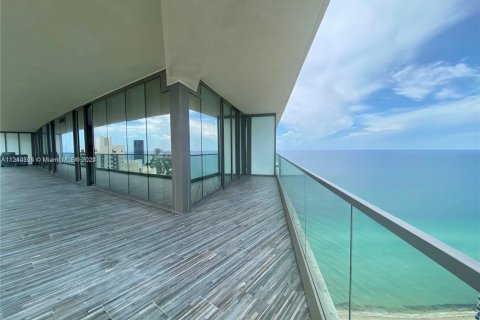 Copropriété à vendre à Sunny Isles Beach, Floride: 2 chambres, 113.62 m2 № 1979250 - photo 2