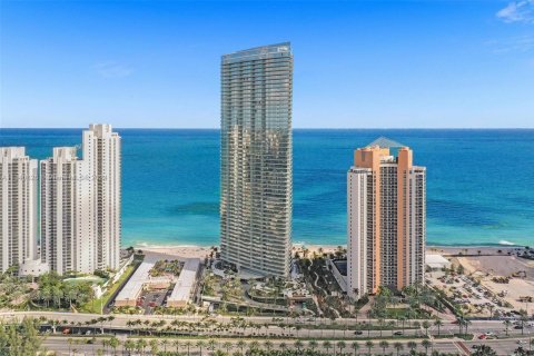 Copropriété à vendre à Sunny Isles Beach, Floride: 2 chambres, 113.62 m2 № 1979250 - photo 1
